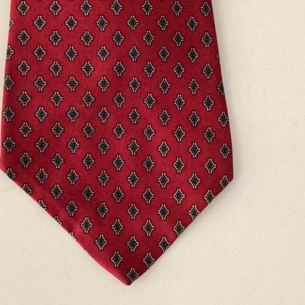 Brooks Brothers geometric print Red/Blue Necktie 3” wide in Silk
